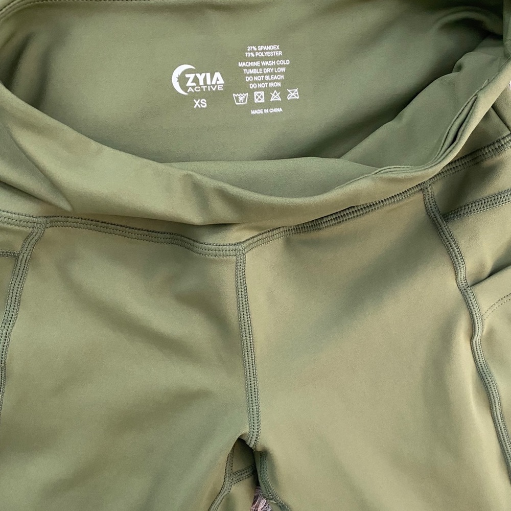 Zyia 20” olive XS pocket light and light leggings